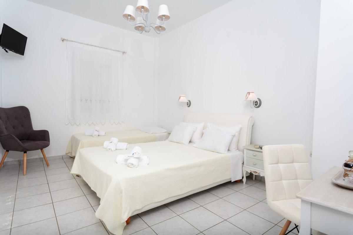 Tzane Studios & Apartments - Steps Away From Golden Beach Hriszí Aktí Kültér fotó